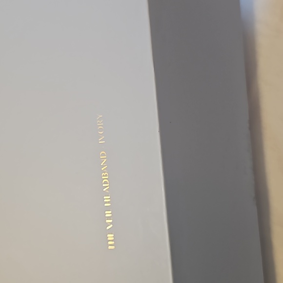 Veil headband. By Kristen Ess Hair - Picture 5 of 9